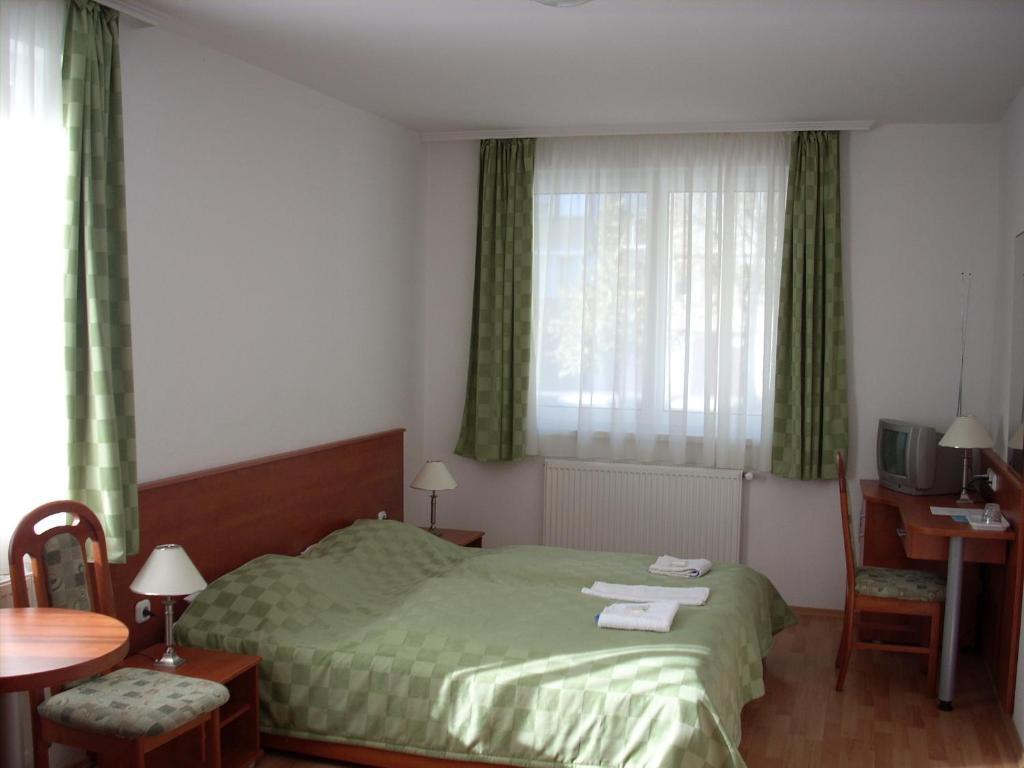 Hotel Kristaly Hajduszoboszlo Phòng bức ảnh