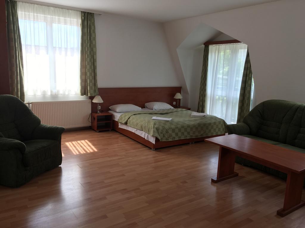 Hotel Kristaly Hajduszoboszlo Ngoại thất bức ảnh