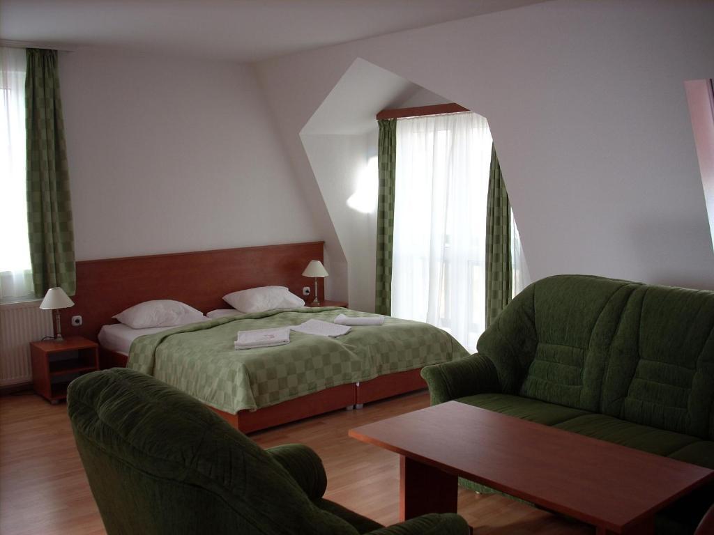 Hotel Kristaly Hajduszoboszlo Phòng bức ảnh