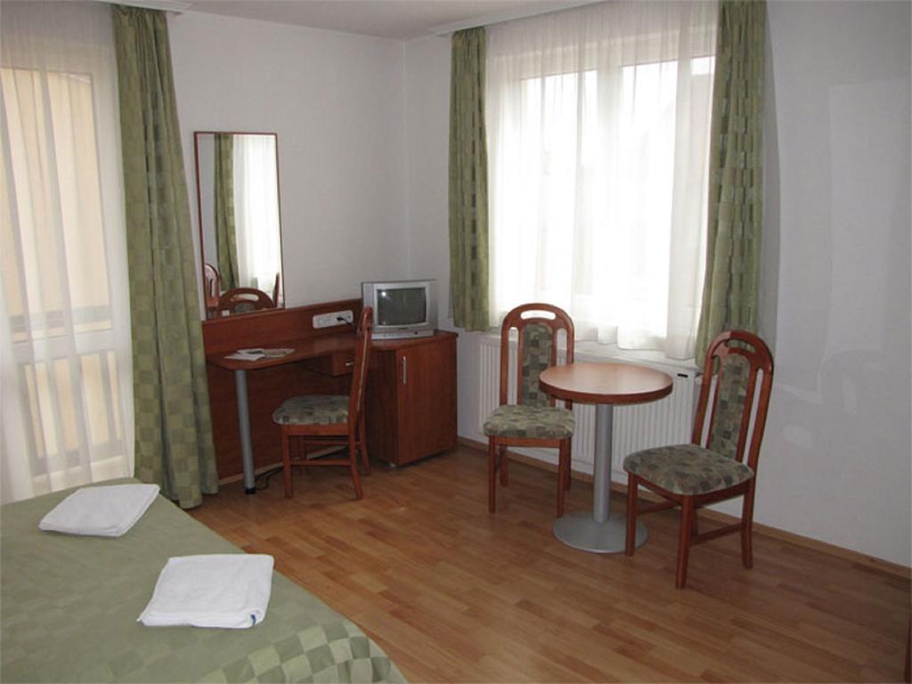 Hotel Kristaly Hajduszoboszlo Ngoại thất bức ảnh